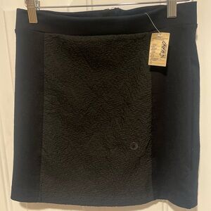 American Eagle Mini Skirt With Black Fluffy Central Panel - Size 0 - NWT
